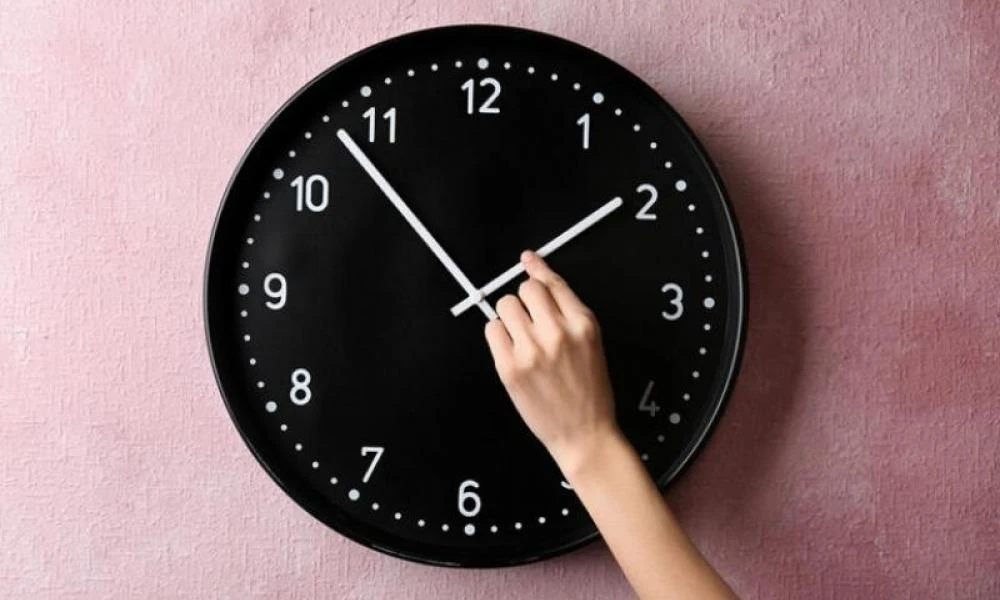 Στις 04.00 τα ξημερώματα γυρίζουμε τα ρολόγια μία ώρα πίσω